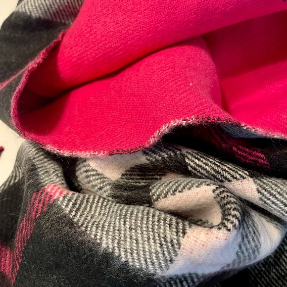 Preston & York (Dillards) hot pink & black plaid over size scarf/lap blanket EUC - Picture 4 of 4